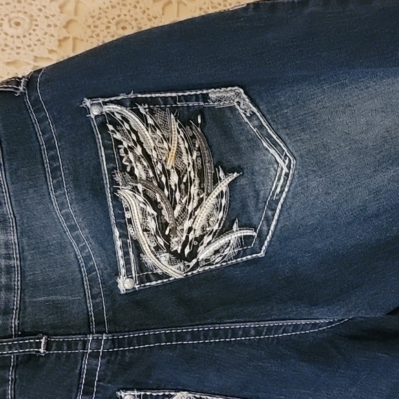 Woman's jeans - Picture 8 of 9